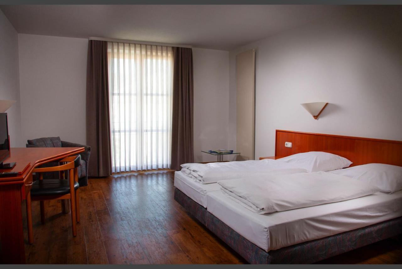 Altstadthotel Brauereigasthof Winkler Берхинг Екстериор снимка