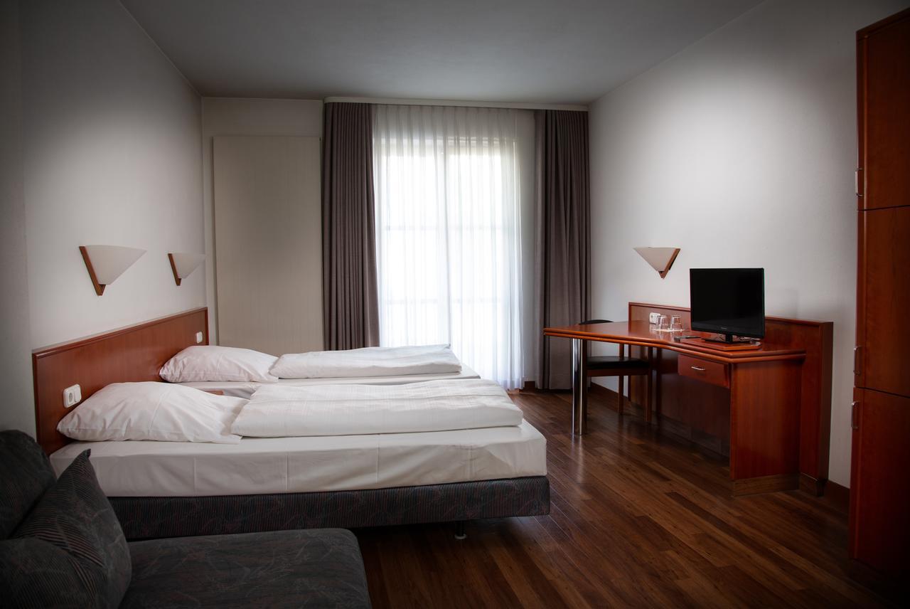 Altstadthotel Brauereigasthof Winkler Берхинг Екстериор снимка